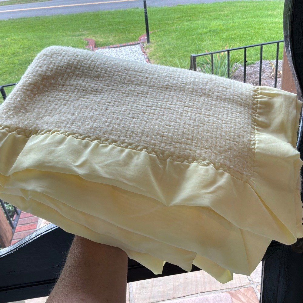 Vintage Baby Gordon Yellow Thermal Blanket Satin Trim Waffle Knit Orlon USA Made